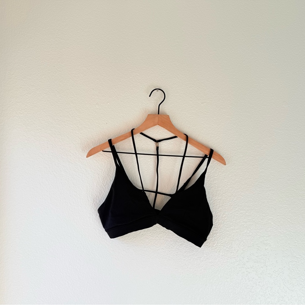 Lululemon Smoothcover Strappy Bra